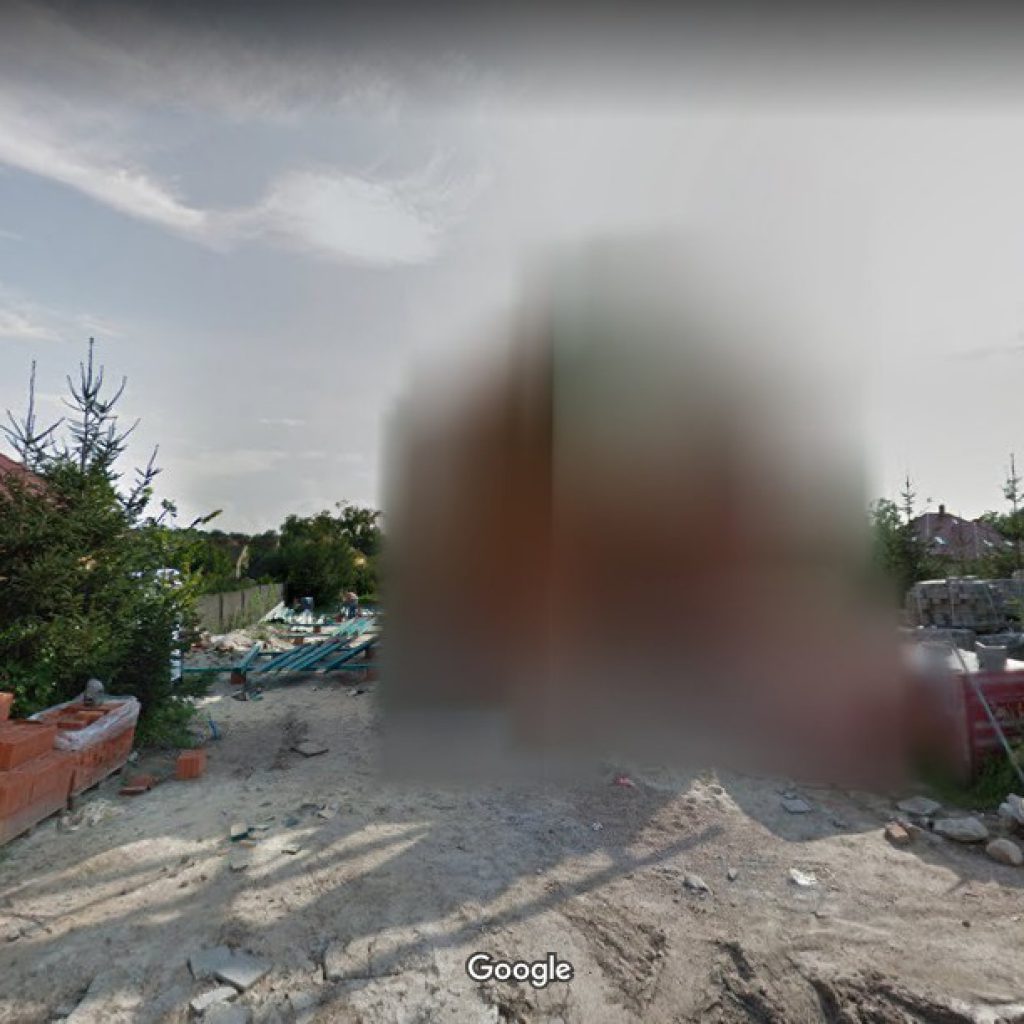 Zamazany dom w Google StreetView